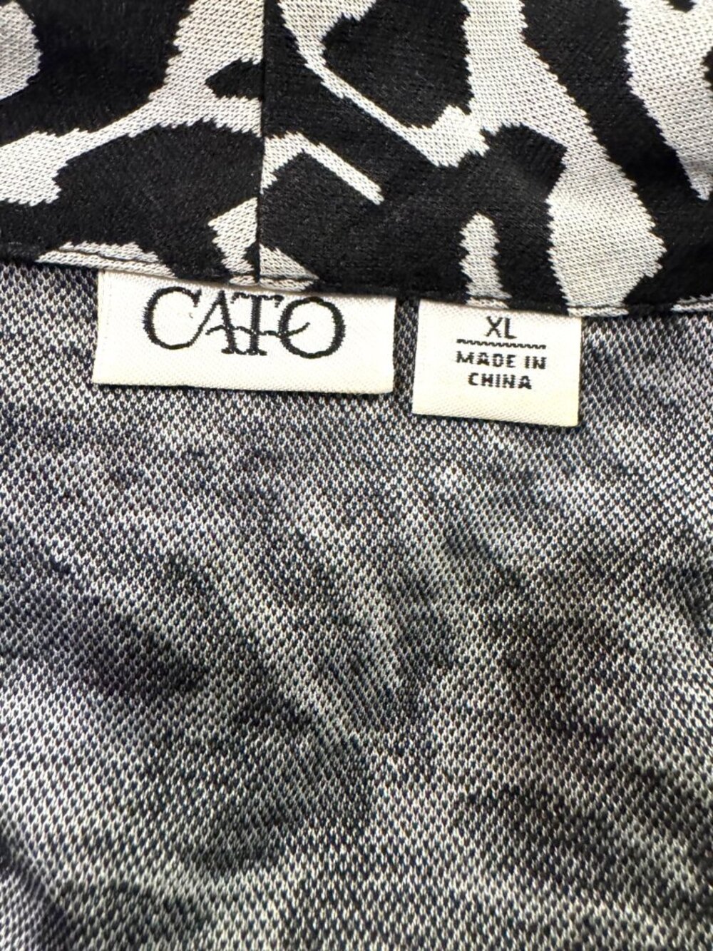 Cato Women’s Size XL Open Front Jacket Animal Abstract Print Black White Knit Bl - Picture 8 of 10